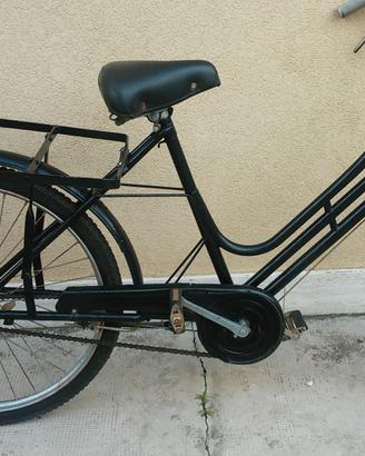 vecchia bicicletta d'epoca panettiere fornaio