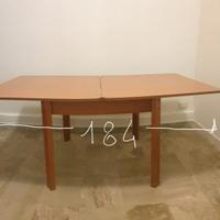 Tavolo allungabile per cucina.