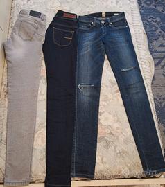 N. 3 paia di jeans.
