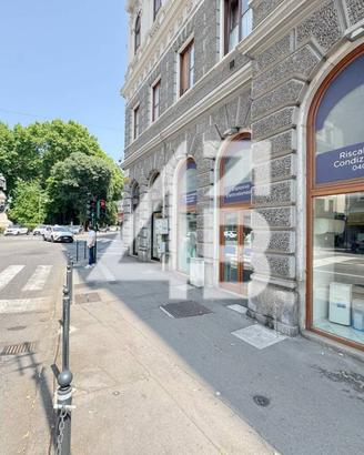 Immobile di 240 m² con 2 locali a Trieste