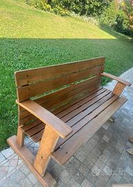 Panchina da giardino in legno con braccioli