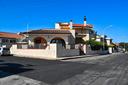villa-con-giardino-terrazzo-e-garage-tavernetta