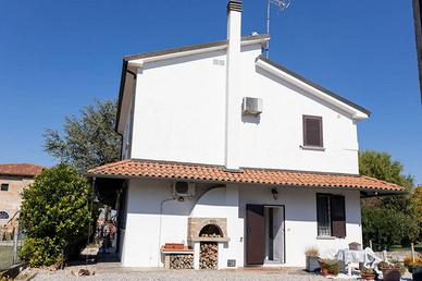 Villa di 229 m² con più di 5 locali e box auto dop