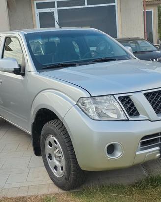 Nissan Navara 2.5 dCi King Cab LE