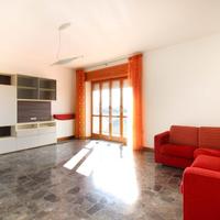 4 LOCALI A FERMO