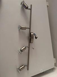 Plafoniera a 4 faretti orientabili
