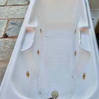 Vasca da bagno con idromassaggio funzionante