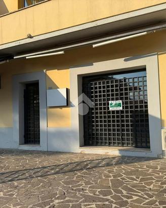 MONOLOCALE A SPELLO