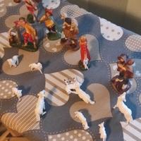 Sei statuine presepe e 10 pecorelle 