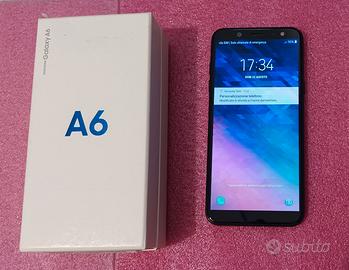 Samsung Galaxiy A6 come da fotografie