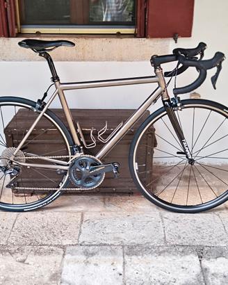 Titanio Custom 