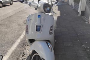 Piaggio Vespa 300 GTS - 2012