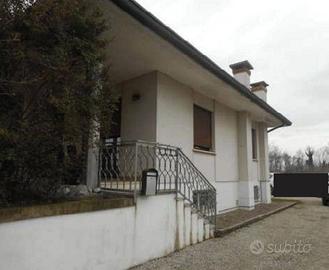 Immobile in asta di 365 m² con 4 locali e box auto