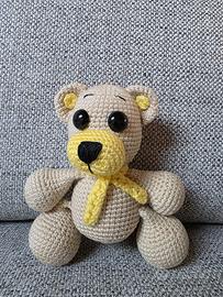 Amigurumi orsetto con carrilon