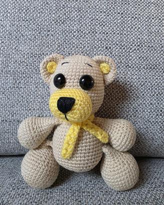 Amigurumi orsetto con carrilon