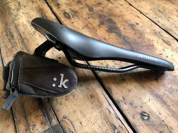 Sella Fizik Antares R5 con vari accessori