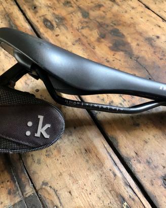 Sella Fizik Antares R5 con vari accessori