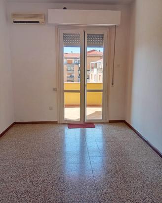 PIAZZA MAZZOTTI pentavano cucina E. 85.000