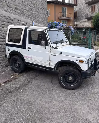 Suzuki Santana sj410