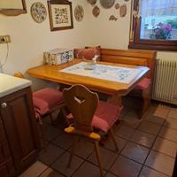 Tavolo più panca più sedie
