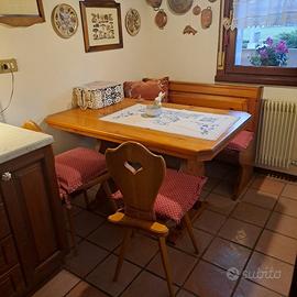 Tavolo più panca più sedie