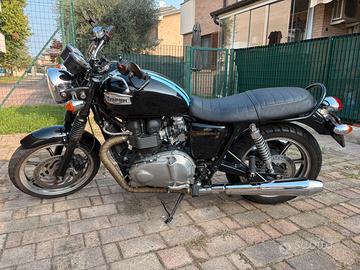 Triumph Bonneville SE 800
