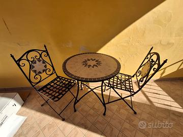 tavolo in ferro con mosaico e 2 sedie
