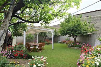 MONOLOCALE A POLLENA TROCCHIA