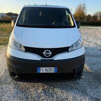 Nissan nv200