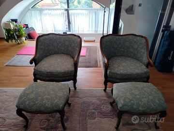 Poltrone stile inglese 800 con pouf e tavolino