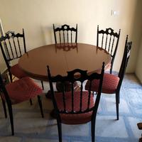 tavolo e sei sedie in legno