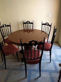 tavolo e sei sedie in legno