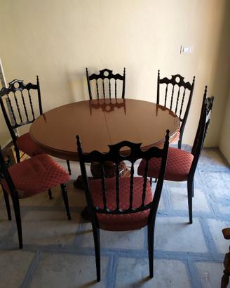 tavolo e sei sedie in legno
