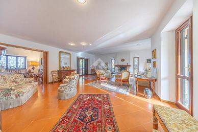 VILLA SINGOLA A MONTE PORZIO CATONE