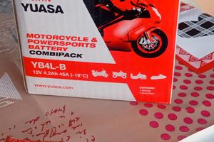 batteria moto  yuasa 