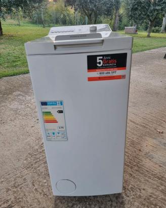 Lavatrice Indesit carica alto 7 kg.