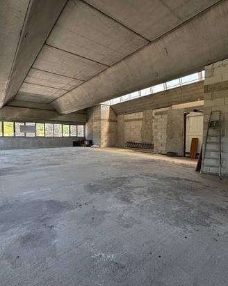 Immobile di 190 m² con 1 locale a Marzabotto