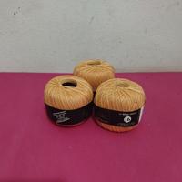 Gomitoli cotone uncinetto nuovo mai utilizzato. 