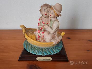 Coppia in barca vintage 