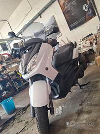 YAMAHA xmax 
