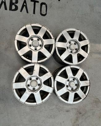4 Cerchi in lega usati 15 pollici Audi A3 Vw Golf 