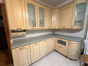 Cucina stile classico con cucina a gas ariston