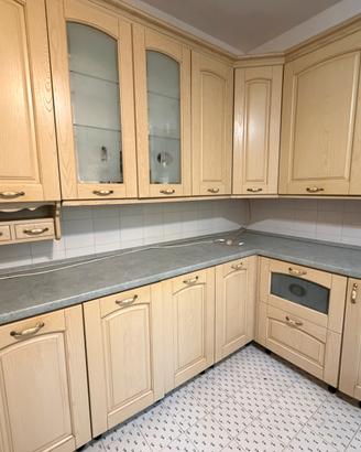 Cucina stile classico con cucina a gas ariston