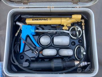 Atrezzatura per sagomare scarponi sci