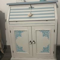 Piccolo mobile ribatina