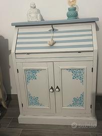 Piccolo mobile ribatina