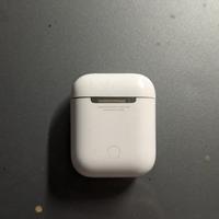 Apple Pods destro con custodia di ricarica