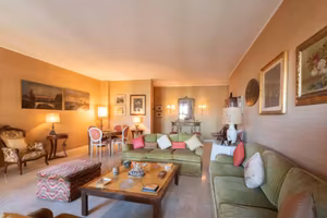 Appartamento di 153 m² con 4 locali e box auto a M