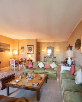 Appartamento di 153 m² con 4 locali e box auto a M