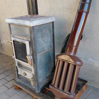 Stufa a legna La Nordica con scambiatore e tubi